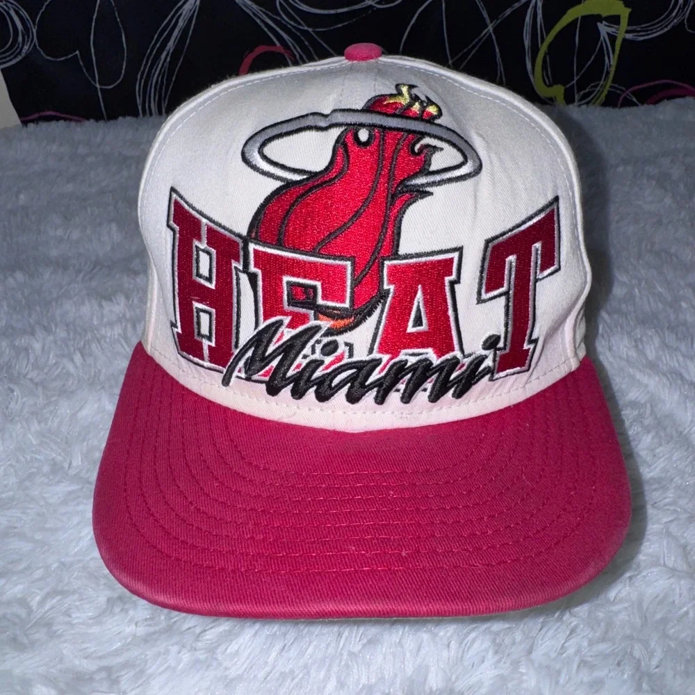 New Era Snapback Hat Mens OSFM White Red Miami Heat Hardwood Classics 9FIFTY
